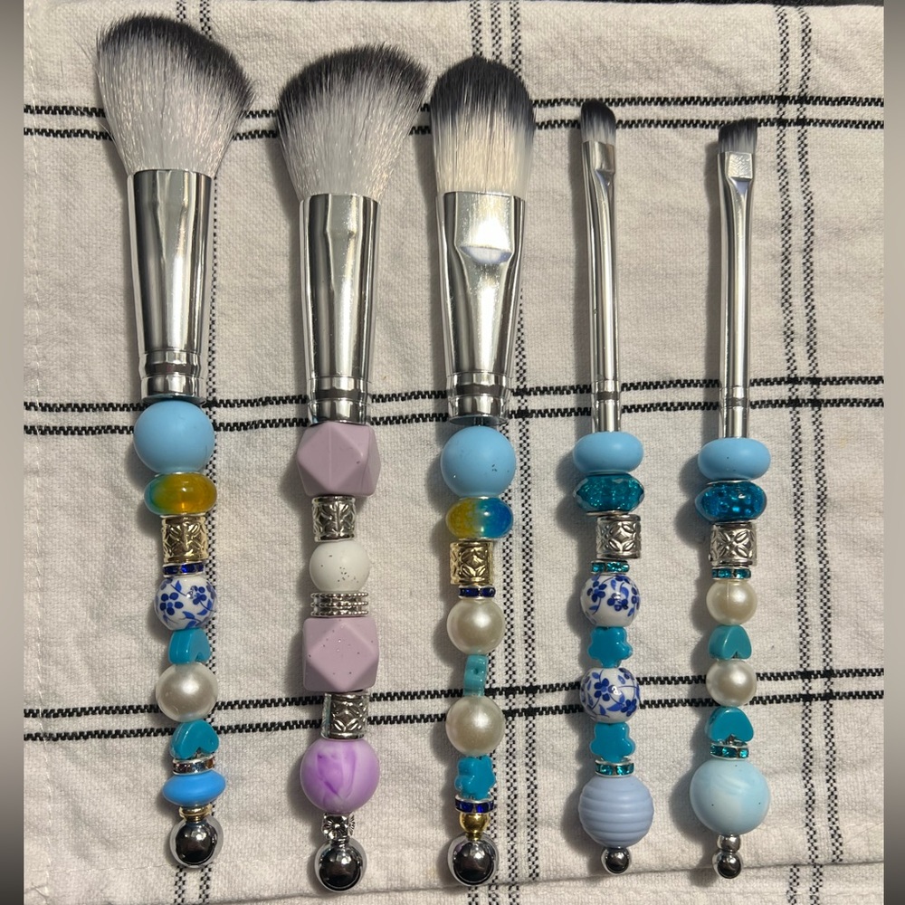 Handbeaded makeup brush set